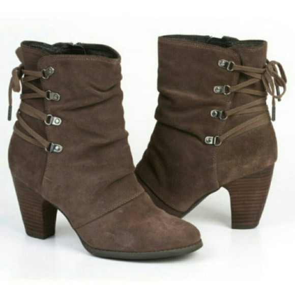 Clarks heeled taupe/brown suede corset booties