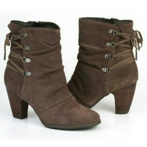 Clarks heeled taupe/brown suede corset booties