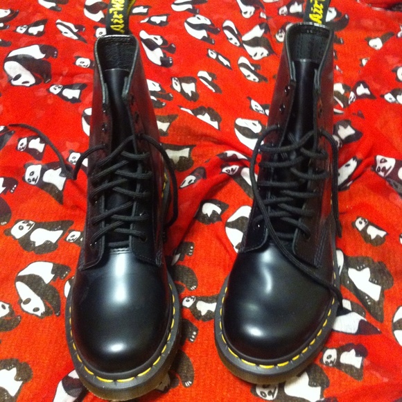Black Leather Dr. Martens 1460