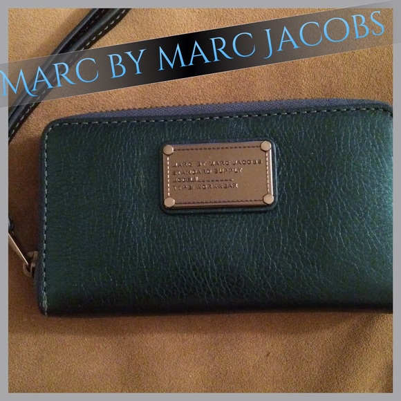🚫Sold 🚫Marc Jacobs Wristlet Zip Wallet