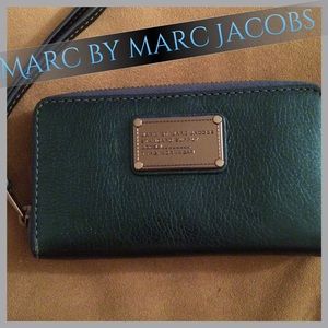 🚫Sold 🚫Marc Jacobs Wristlet Zip Wallet
