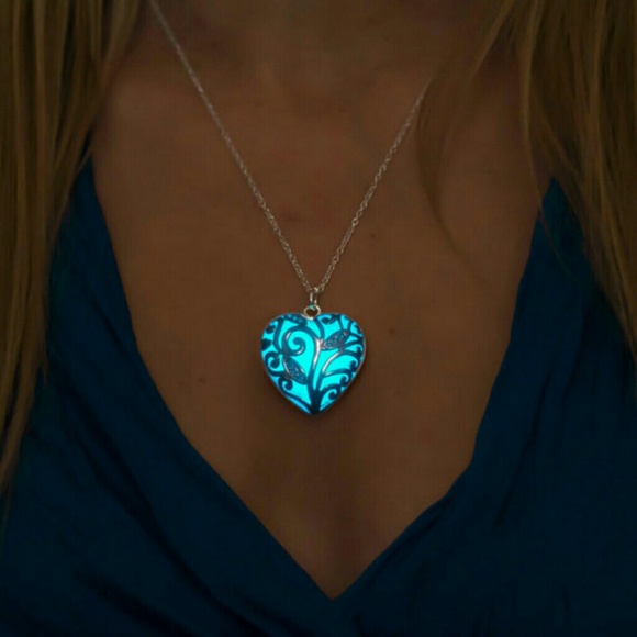 Aqua Heart Glow Necklace w/ FREE UV keychain