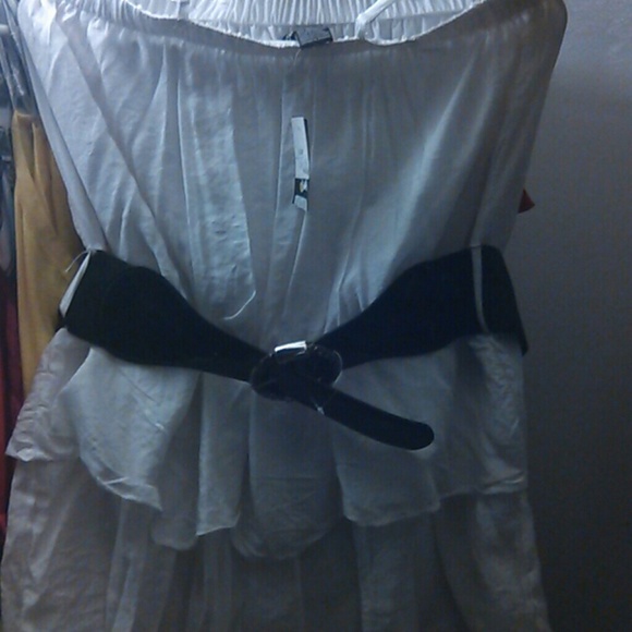 Ruffled strapless tops