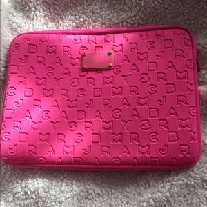 MARC JACOBS DREAMY LOGO NEOPRENE 17" COMPUTER CASE