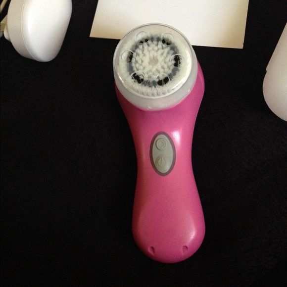 Brand new Berry Mia 2 Clarisonic - Picture 2 of 3