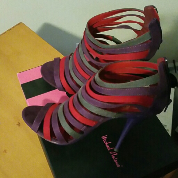 Heels - Picture 2 of 3