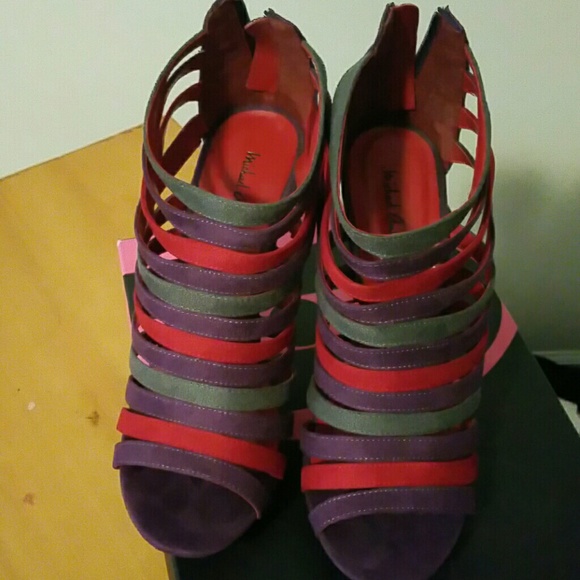 Heels - Picture 3 of 3