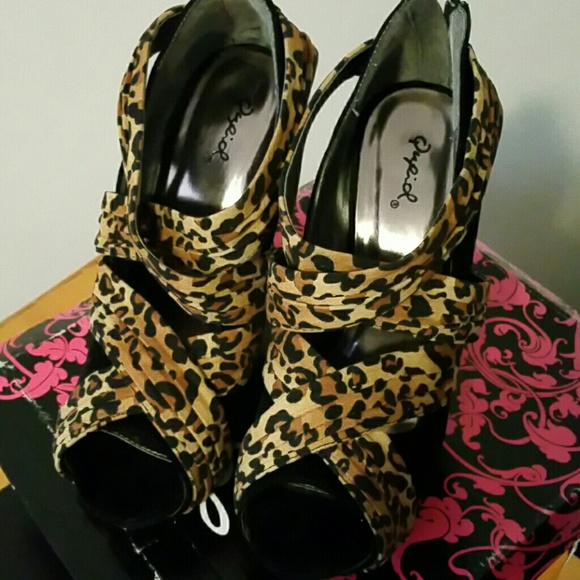 Heels - Picture 2 of 3