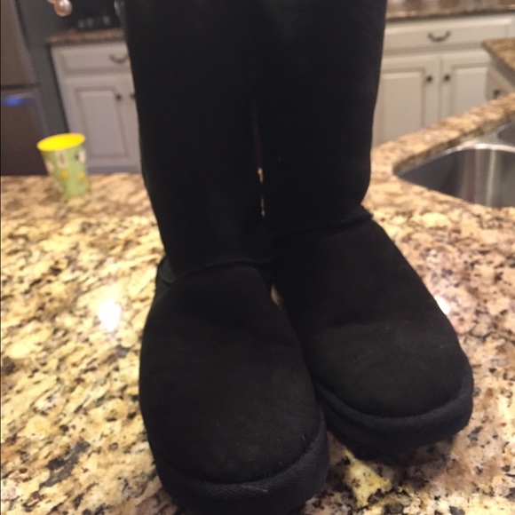 NWOT BLACK UGGS SHORT - Picture 2 of 4