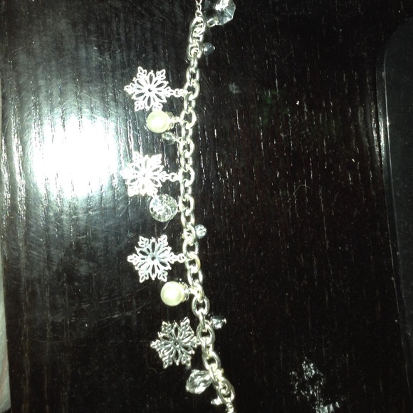 Winter Wonderland Charm Bracelet - Picture 2 of 4