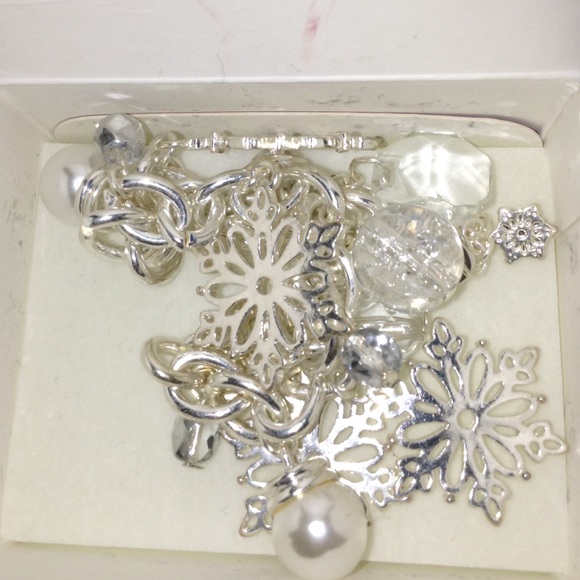 Winter Wonderland Charm Bracelet - Picture 3 of 4