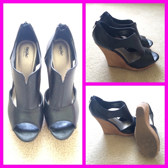 👠Mossimo Wedges from Target.