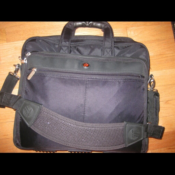 Targus Laptop Bag - Picture 2 of 3