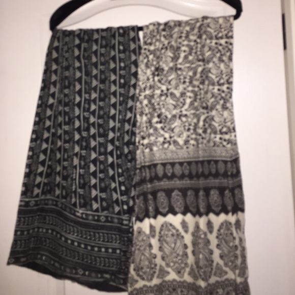 ❌Sold❌White with black of Billabong Pants