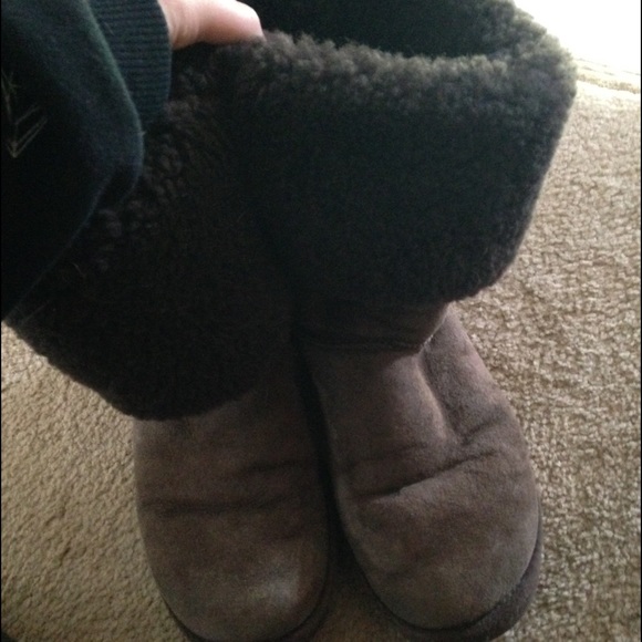 Brown tall uggs
