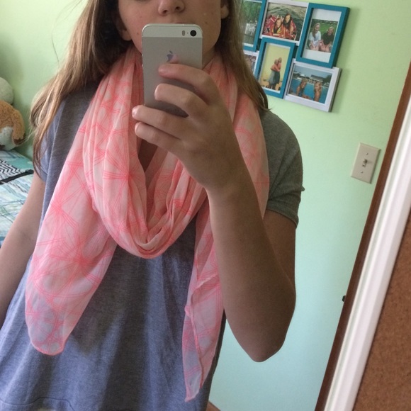 Scarf - Picture 1 of 2