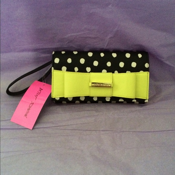 Betsey Johnson Clutches & Wallets - NWT Betsey Johnson wallet/ wristlet