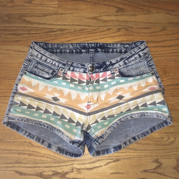 Tribal pattern Jean shorts!