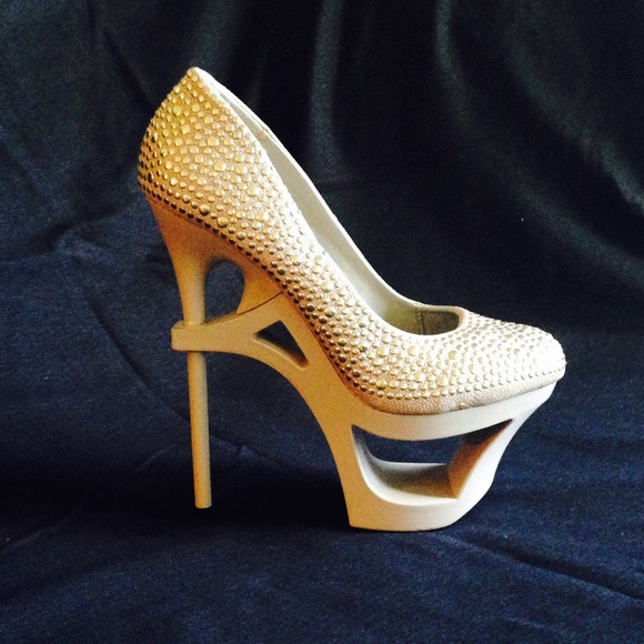 Privileged Prevee cut out platform - Picture 2 of 3
