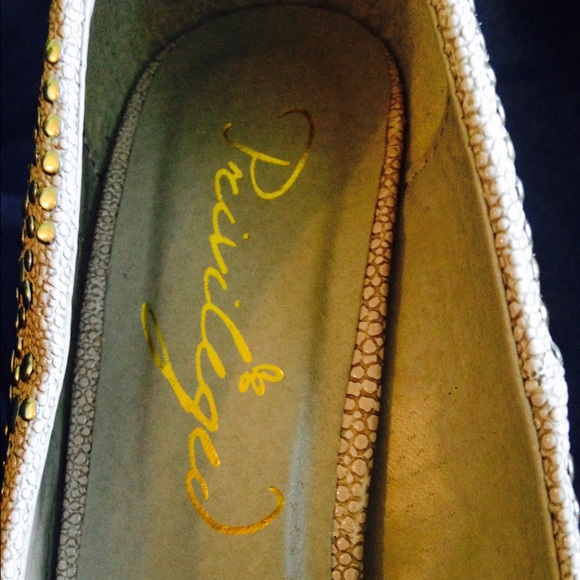 Privileged Prevee cut out platform - Picture 3 of 3