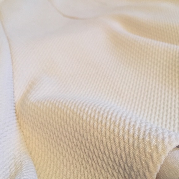 Beautiful white skirt! - Picture 2 of 4