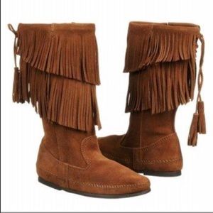 Minnetonka 2 Layer Fringe Boots