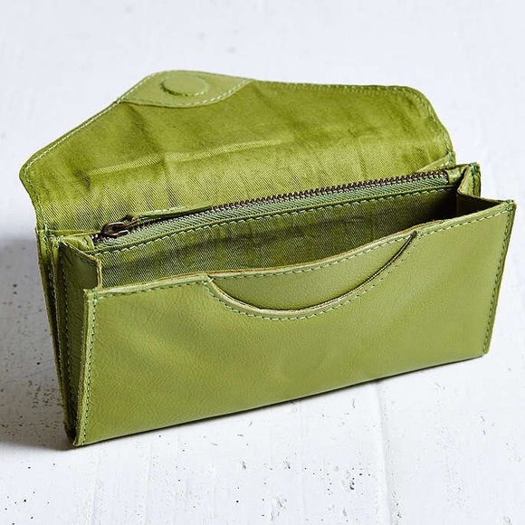 NWT Kimchi Blue real leather crossbody clutch green envelope purse vintage $30 - Picture 2 of 5