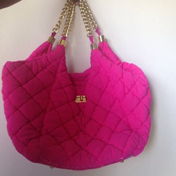 💗💗💕 hot pink purse alert!