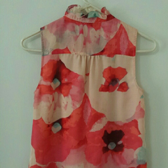 LOFT Tops - Floral top LOFT Tops - Floral top