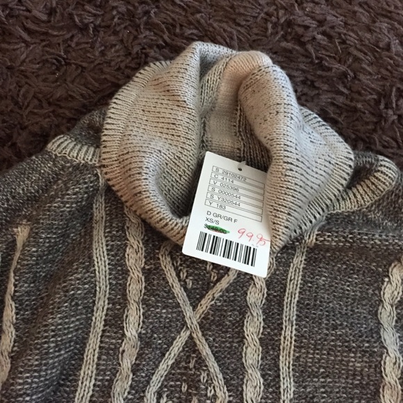 Poncho - Picture 2 of 3