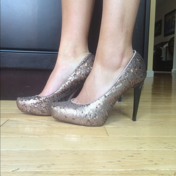 Shoes - Picture 3 of 4