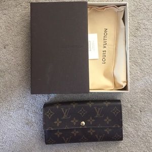 Louis Vuitton monogram Sarah Wallet