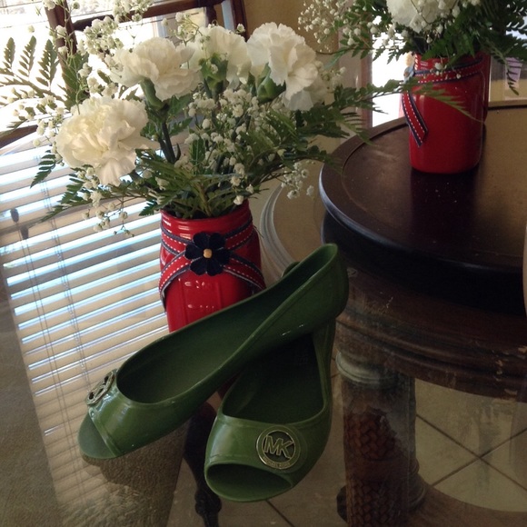 Adorable green Kors