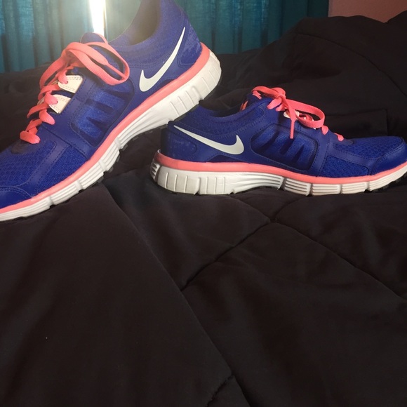 Womens Nike dual fusion ST2
