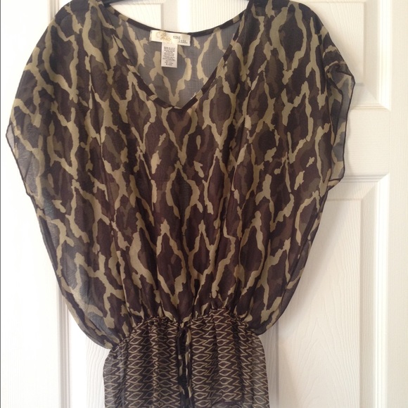 Butterfly sleeve top