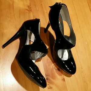 GUESS heels