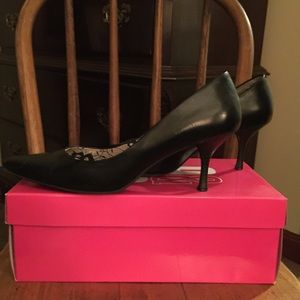 Nine an Co black heels