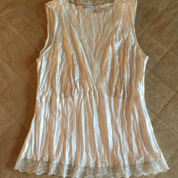 Lace Trimmed Worthington Top Medium Pearl Colored