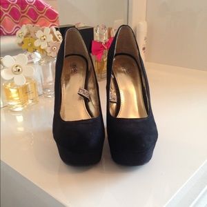Basic black wedges