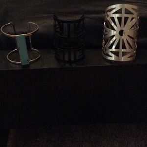 Bangles/bracelets