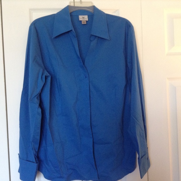 SOLD ❤️❤️❤️ Pretty blue blouse. Buy 2 get one free