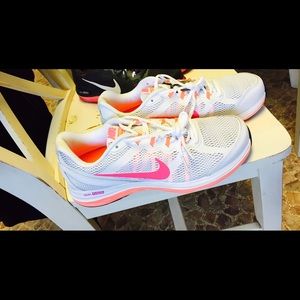 White brand new nike sneakers with the tags