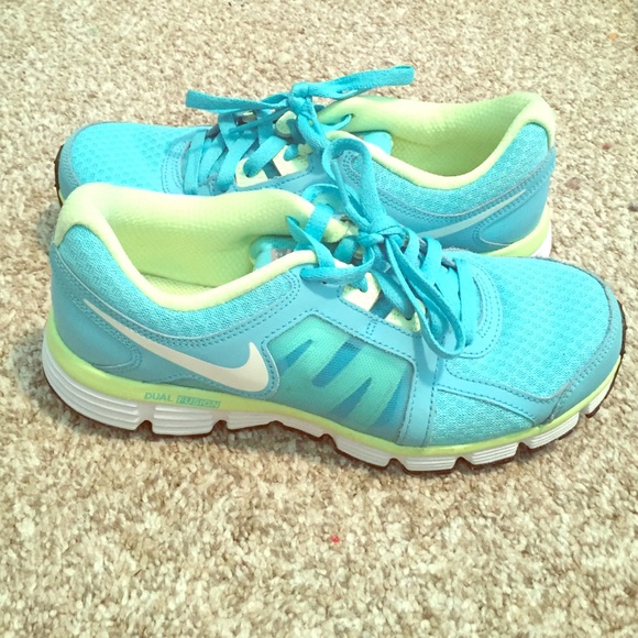 Nike dual fusion st2