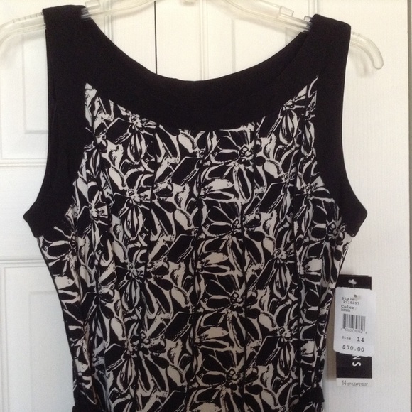 💖 Beautiful dress. Very flattering💖Bundle Sale💖 - Picture 2 of 3