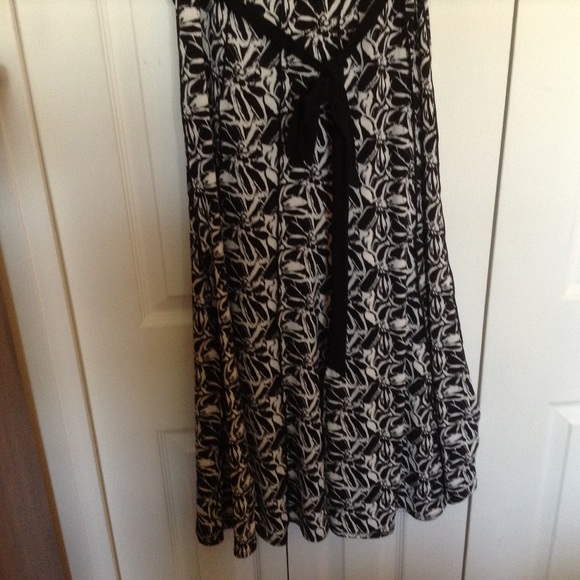 💖 Beautiful dress. Very flattering💖Bundle Sale💖 - Picture 3 of 3