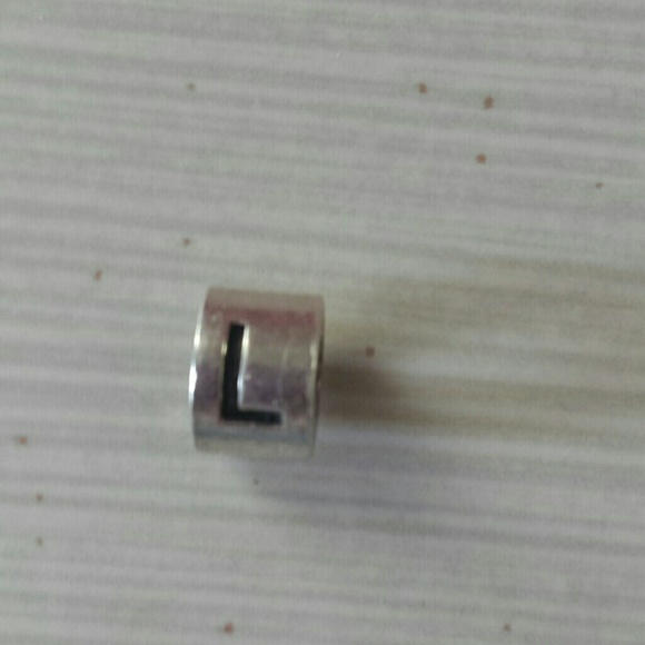"L" chamillia bead