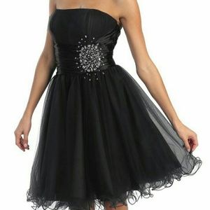 NOX medium strapless black dress
