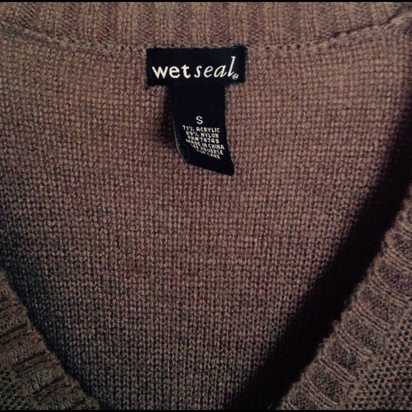 ⚡️2/$15⚡️Wet Seal V-Neck Sweater Gray Size S❤️❤️❤️ - Picture 2 of 3
