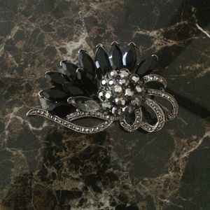 Flower pin