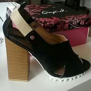 Chunky Heel Sandal.